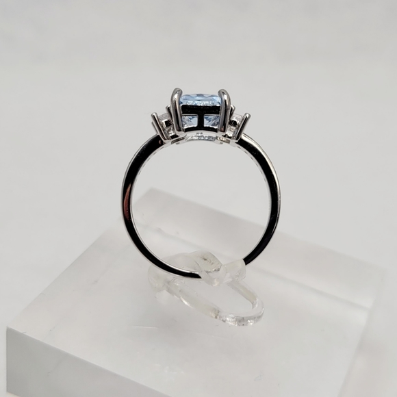 Sterling 2ct Topaz Ring - Picture 12 of 16
